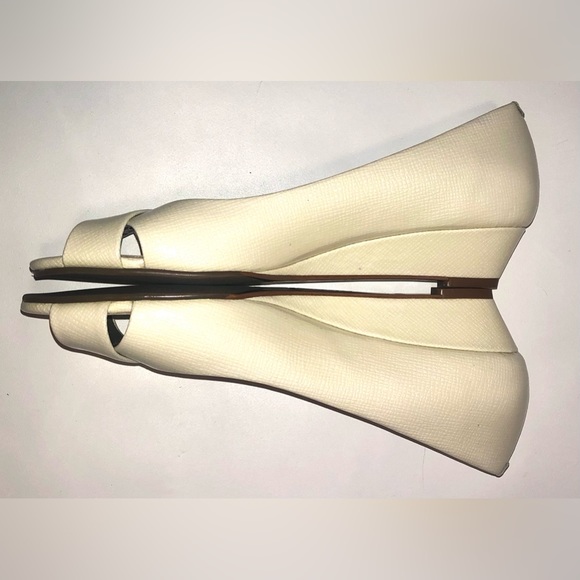 New Women’s Cole Haan Air Elly Pump 7.5  Ivory Patent Criss Cross Peep Toe Wedge - Picture 5 of 8